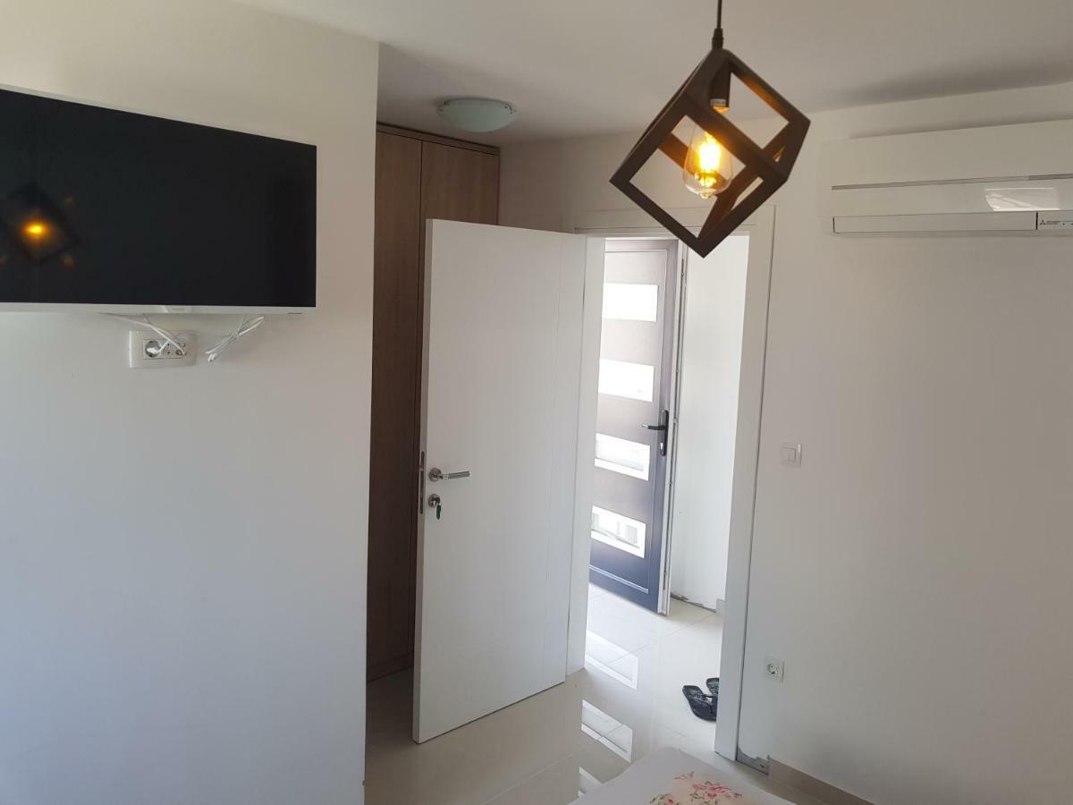 Elizabeta Deluxe Rooms Biograd Na Moru Exterior photo